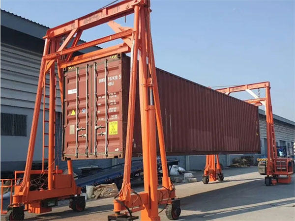 Container Straddle Carrier